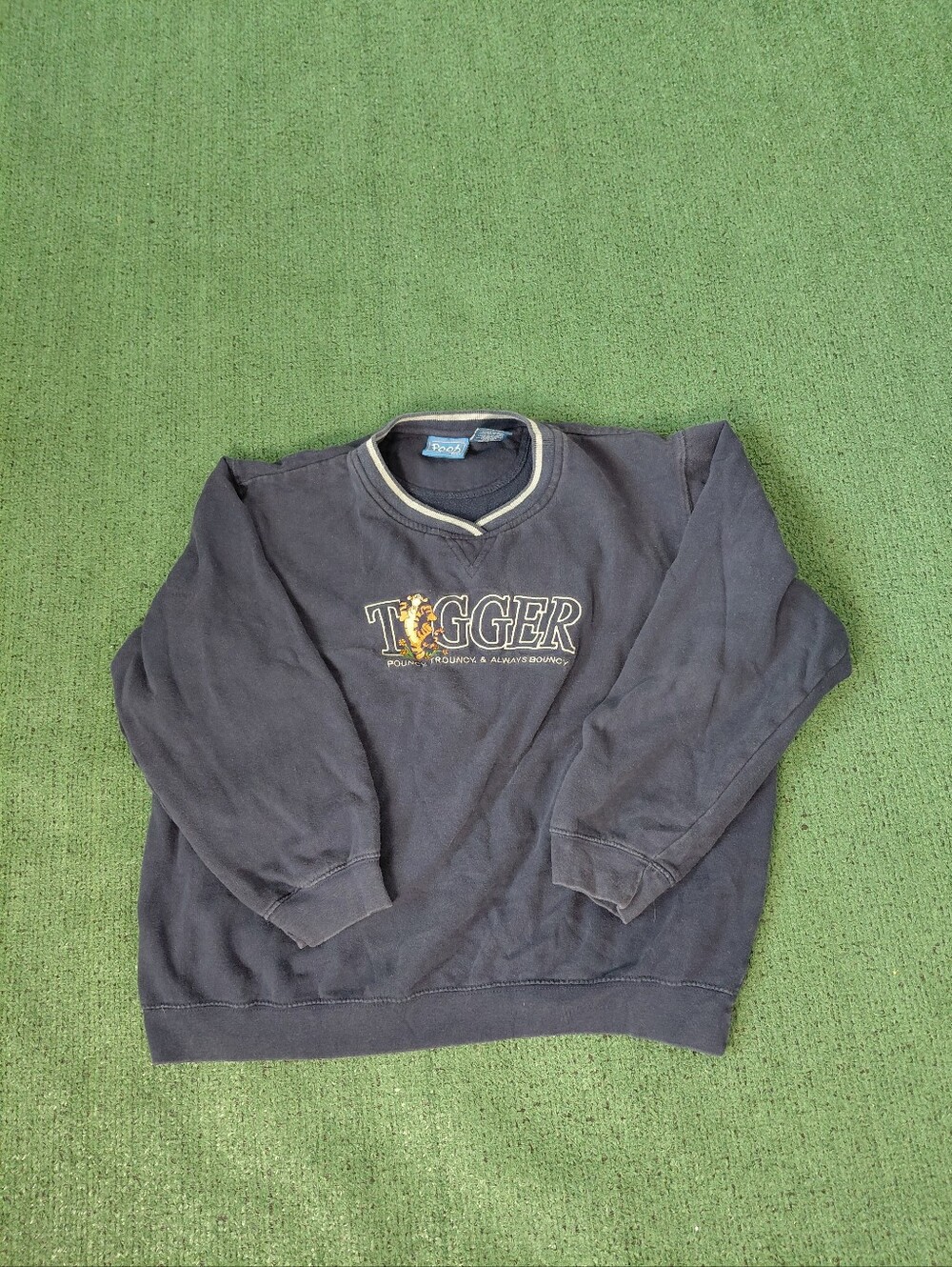 VINTAGE 1995 Youth Winnie The Pooh Tigger 90's Embroidered Navy Blue Crewneck Sz